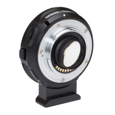 Adaptador de lente fotográfica preto e prateado com suporte