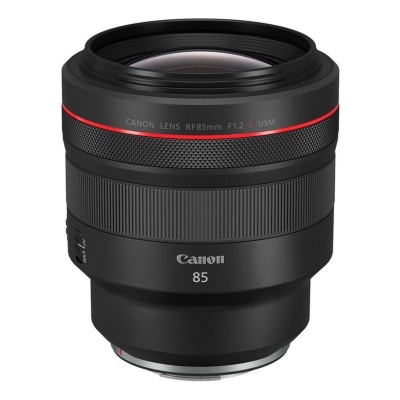 objetiva Canon RF85mm F1.2 L USM preta com detalhes vermelhos