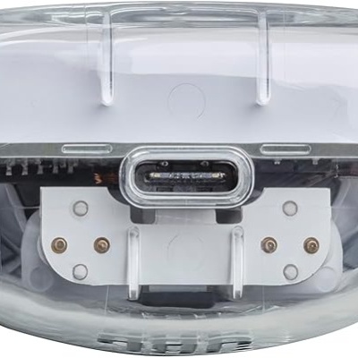 Acessório tecnológico branco com tampa transparente e porta USB-C