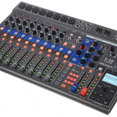 Mesa de mistura de áudio Zoom L-12 preta com vários canais e faders coloridos