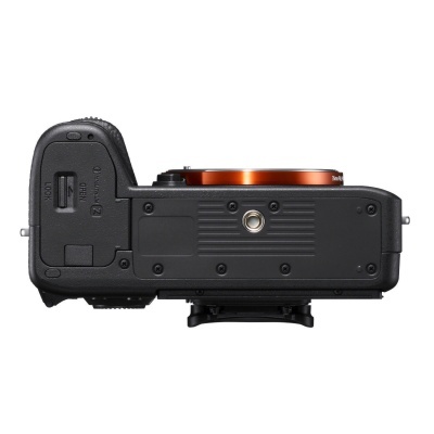 Câmara fotográfica preta vista pela parte inferior com encaixe para tripé