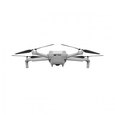 Drone cinzento claro com quatro hélices pretas e fundo branco