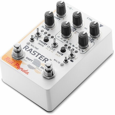 Pedal de efeitos para guitarra branco com botões pretos e texto 'MULTIWA MIXER RASTER' e 'Red Panda'.