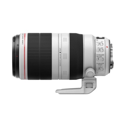 Objetiva fotográfica Canon EF 200mm branca com anéis pretos e controles