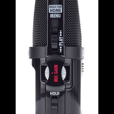 Microfone preto com botões e texto em branco e vermelho