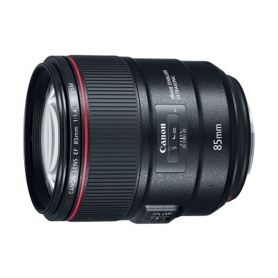 Objetiva Canon EF 85mm f/1.4L IS USM preta com detalhes em vermelho
