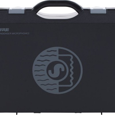 Estojo rígido preto com alça e fechos prateados para microfones Shure