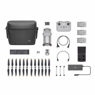 Conjunto DJI com drone cinzento, comando, baterias, mala preta e acessórios organizados