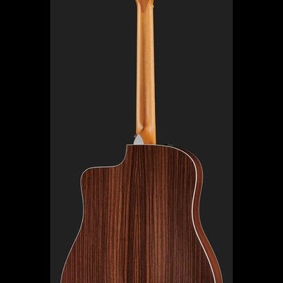 Guitarra acústica vista de trás em madeira escura e braço claro