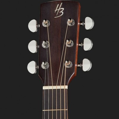 Cabeça de guitarra acústica em madeira escura com cravelhas cromadas e logótipo HB