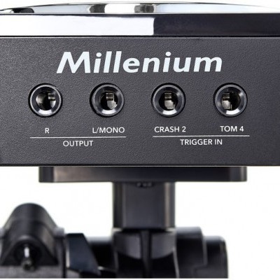 Dispositivo eletrônico preto com conectores e logo Millenium