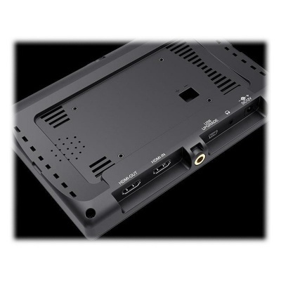 Parte traseira de dispositivo eletrónico preto com várias portas.