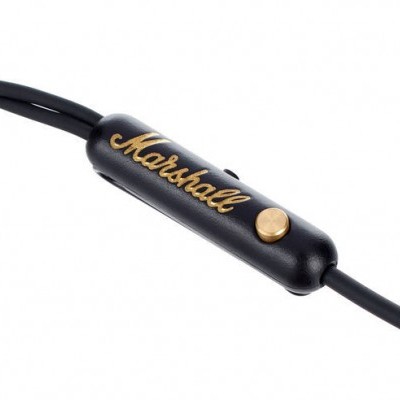 Cabo preto com controlo remoto com botão e texto Marshall