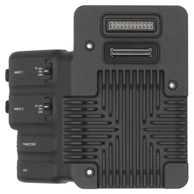 Módulo eletrónico preto com conectores e botões rotativos