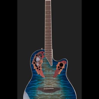 Guitarra acústica azul e verde com detalhes cor de madeira clareada