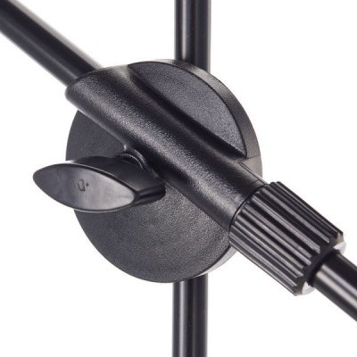 Peça preta de metal fosco com tubos cilíndricos e alavanca de ajuste