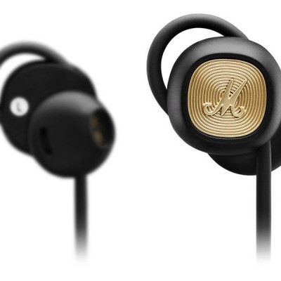 Auriculares intra-auriculares pretos com detalhe dourado e cabo