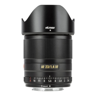 Objetiva fotográfica Viltrox AF 23/1.4 XF preta com anel texturizado e escala de abertura