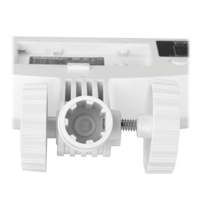 Peça branca em plástico com duas rodas e estrutura central hexagonal