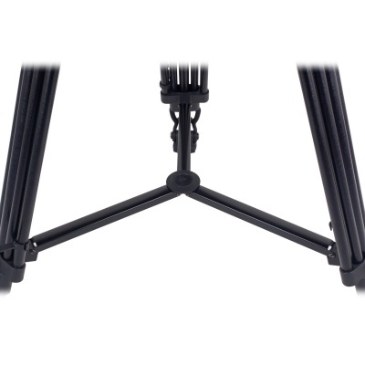 Base de tripé preta de metal com estrutura triangular