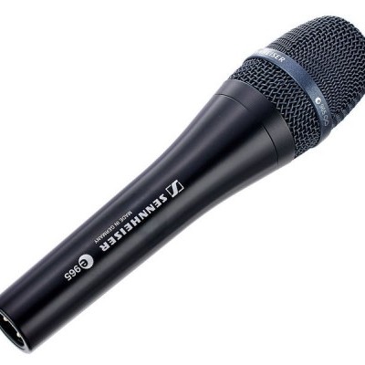 Microfone preto Sennheiser E865 com grelha metálica cinza