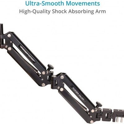 Braço articulado metálico preto com molas, parafusos e texto 'FLYSCAN QUALITY' e 'PRECISION MOVEMENT'