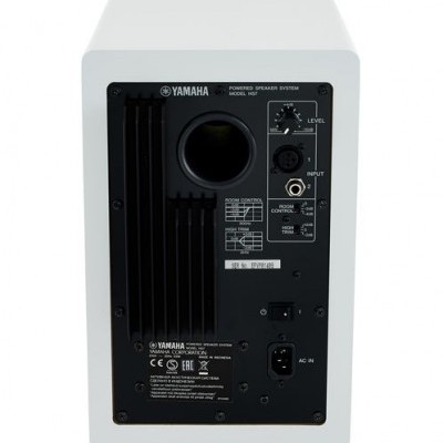 Coluna de som Yamaha branca com painel traseiro preto e comandos