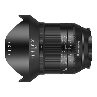 Objetiva fotográfica Irix 11 f/4 preta com indicadores e anéis de ajuste