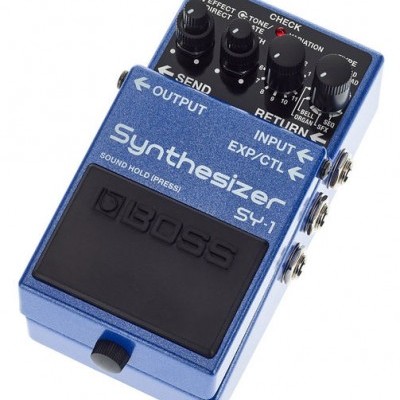 Pedal de efeitos Boss Synthesizer SY-1 azul com botões pretos e texto branco