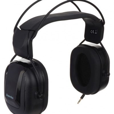 Auscultadores negros acolchoados com armação dupla e cabo de áudio de 3,5 mm