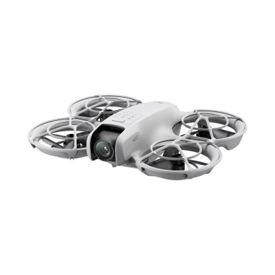 drone branco com quatro hélices protegidas e câmera frontal
