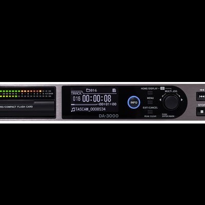 Interface áudio TASCAM DS-3000 com visor digital e botões várias funções