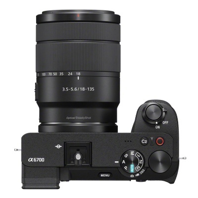 Máquina fotográfica digital Sony α6700 com lente 18-135mm preta