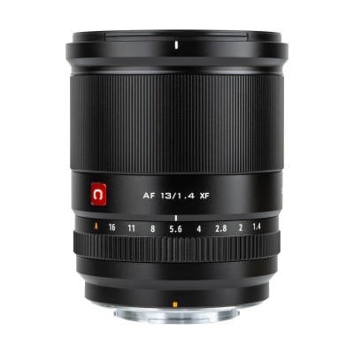 Objetiva de câmera preta com marcações de abertura e texto AF 13/1.4 XF