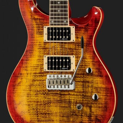 Guitarra elétrica flameada amarela e vermelha com captadores humbucker e ponte metálica