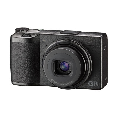 Câmara digital compacta preta com lente e pega texturizada