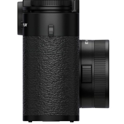 Câmara fotográfica preta com textura emborrachada e lente preta com marcas brancas