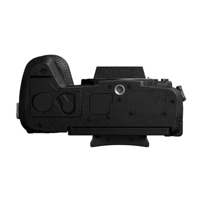 Câmara fotográfica preta vista de lado com textura rugosa