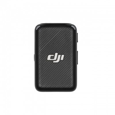 Power bank preto da marca DJI com padrão de linhas diagonais
