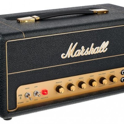 Amplificador Marshall preto com painel dourado e botões de controle