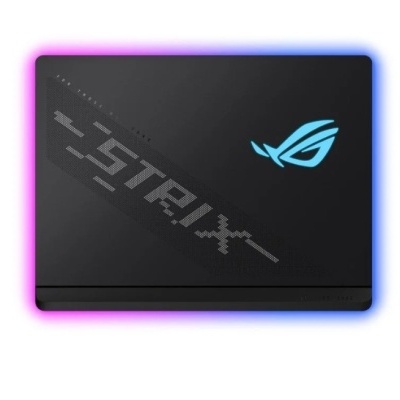 Computador portátil preto com iluminação RGB e texto STRIX