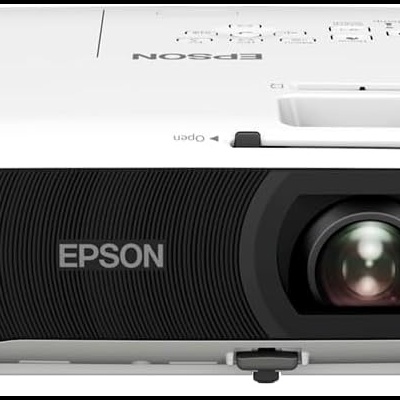 Projetor branco Epson com lente frontal e texto visível