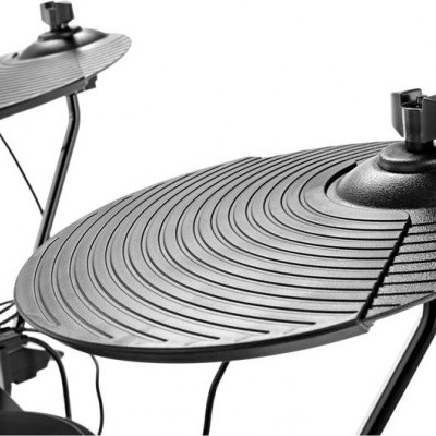 Pratos eletrónicos de bateria pretos com anéis concêntricos