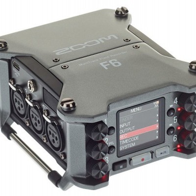Gravador de áudio Zoom F6 cinza metálico com ecrã digital e entradas XLR