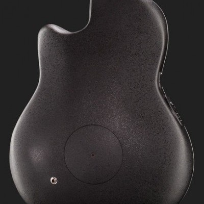Costas de guitarra elétrica preta texturizada com braço em madeira castanha