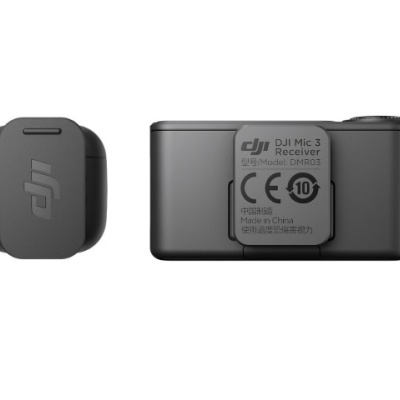 Receptor e transmissor DJI Mic 3 preto com texto de identificação