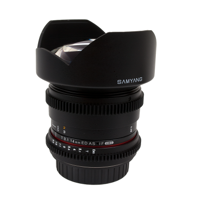 Objetiva fotográfica Samyang preta com lentes e textos visíveis