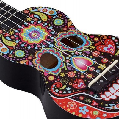 Ukulele preto com decoração colorida estilo crânio com flores e corações
