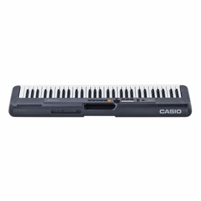 Teclado musical preto Casio com 49 teclas