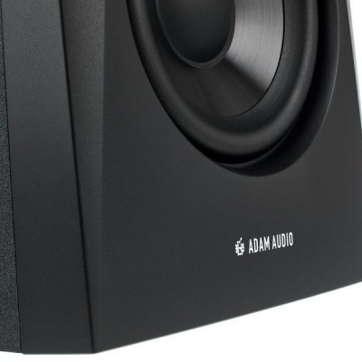 Coluna de som preta da ADAM AUDIO com logótipo e superfície de unidade de som redonda